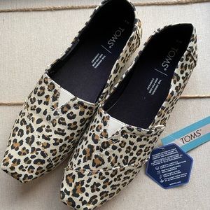NWT TOMS birch leopard print size 8